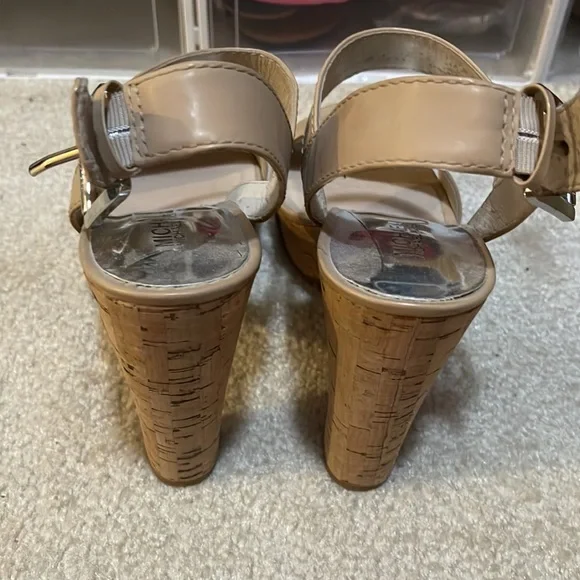 Michael Kors beige platforms 💋 - Picture 5 of 6